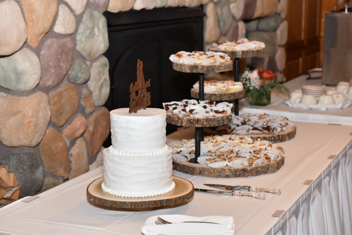 4370-Wedding at The Grands at Mulligans in Sartell Minnesota- Wedding Photographer Nicole Hollenkamp