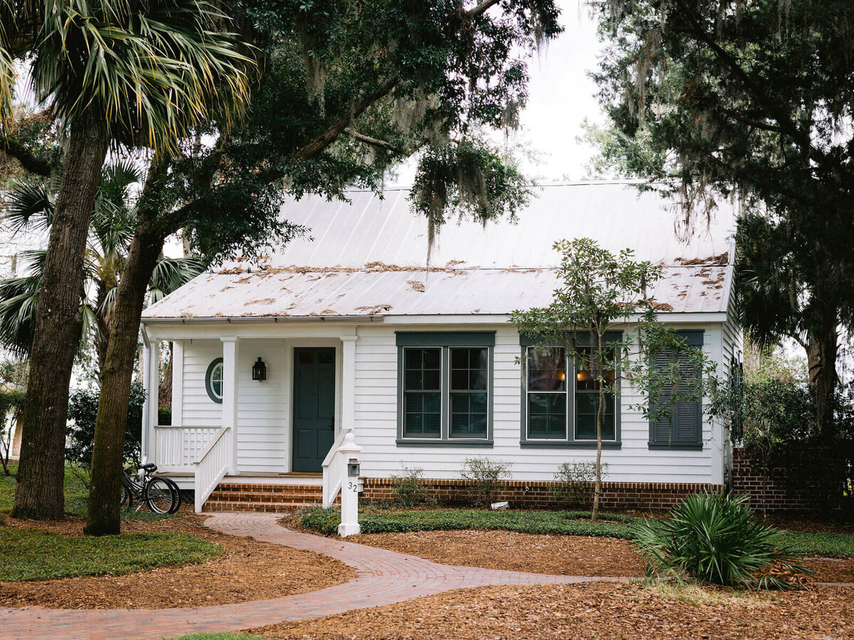 A cute little white house in Montage at Palmetto Bluff. Destination wedding image by Jenny Fu Studio
