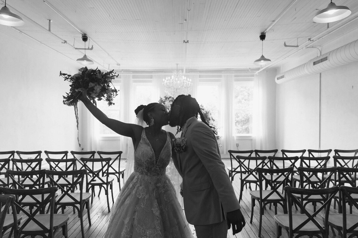 WHIMSICAL-GARDEN-WEDDING-SAVANNAH-BOTTLE-WORKS-BAREFOOT-ROYALTY-PHOTOGRAPHY102