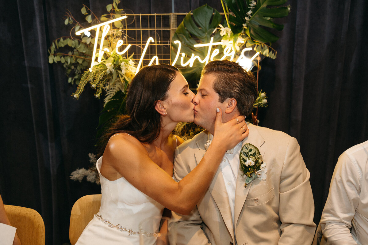 Natural-modern-south-congress-hotel-wedding-austin-photographer-leah-thomason-26