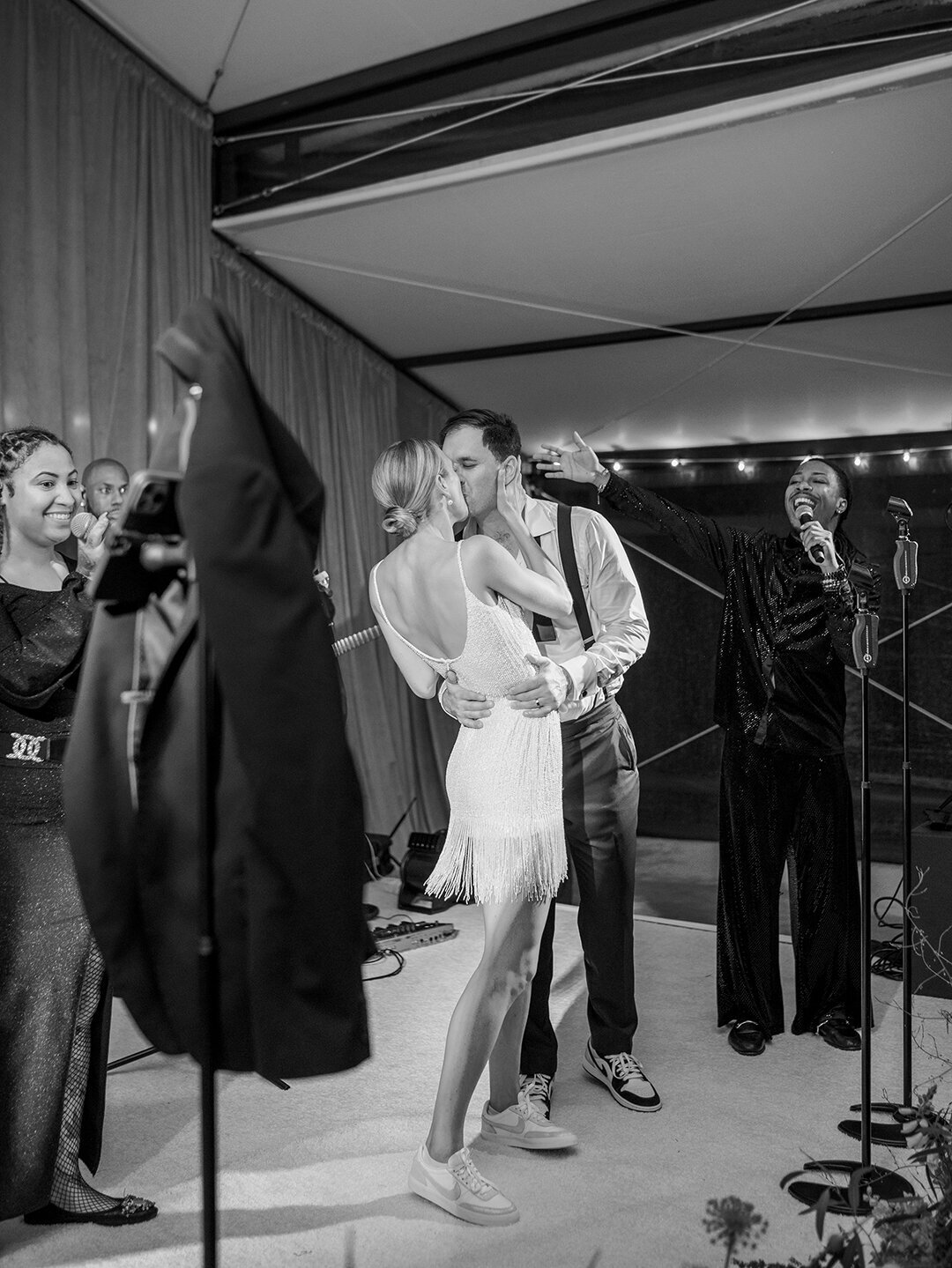 KathleenRob5-3-25GlenstoneGardenVA-VickiGraftonPhotography-1401