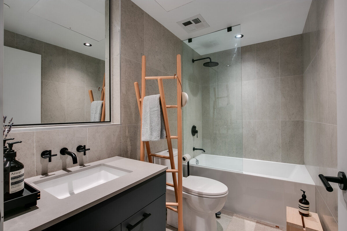 040_Master Ensuite