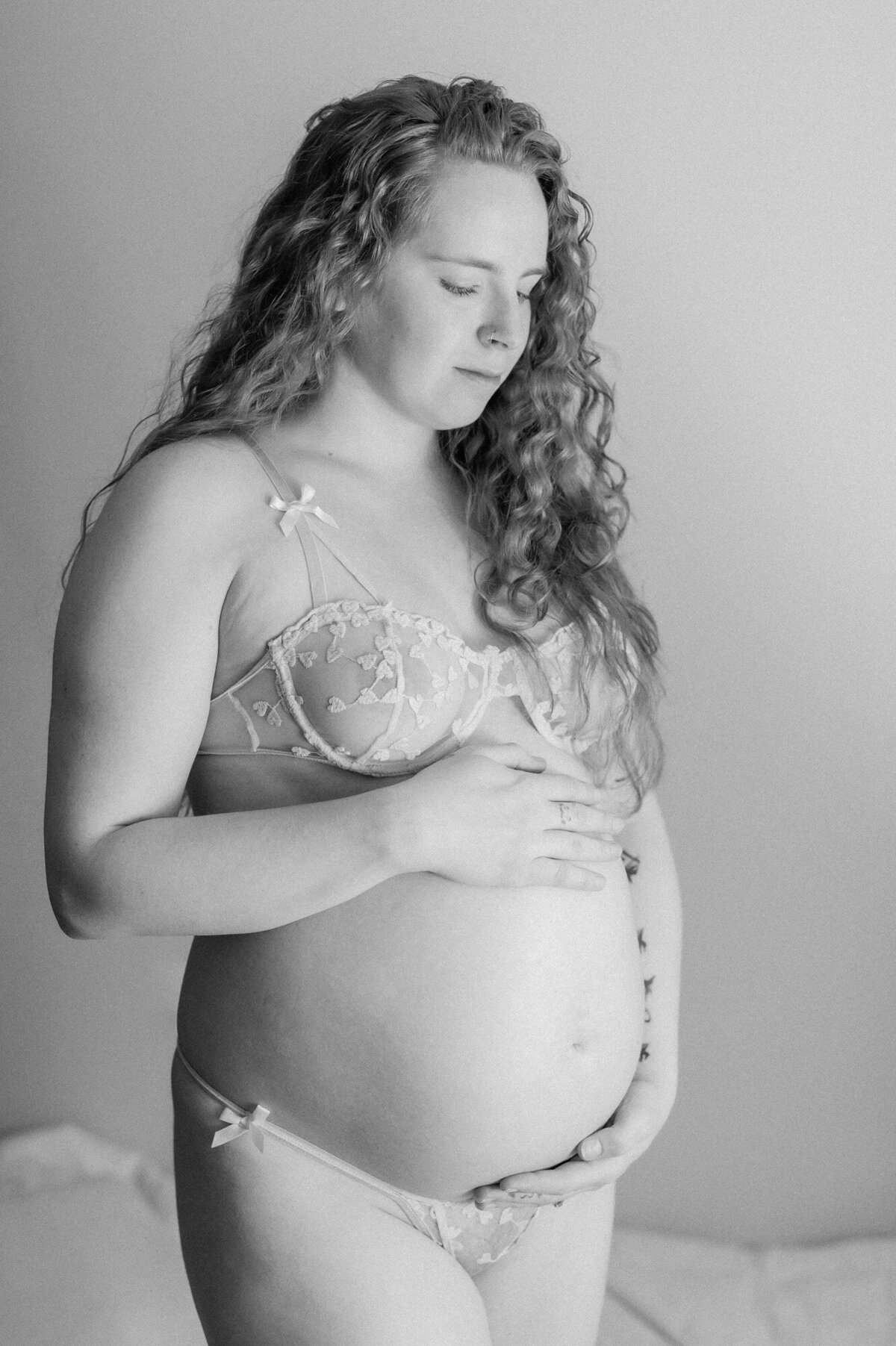 intimate-maternity-boudoir-session-58