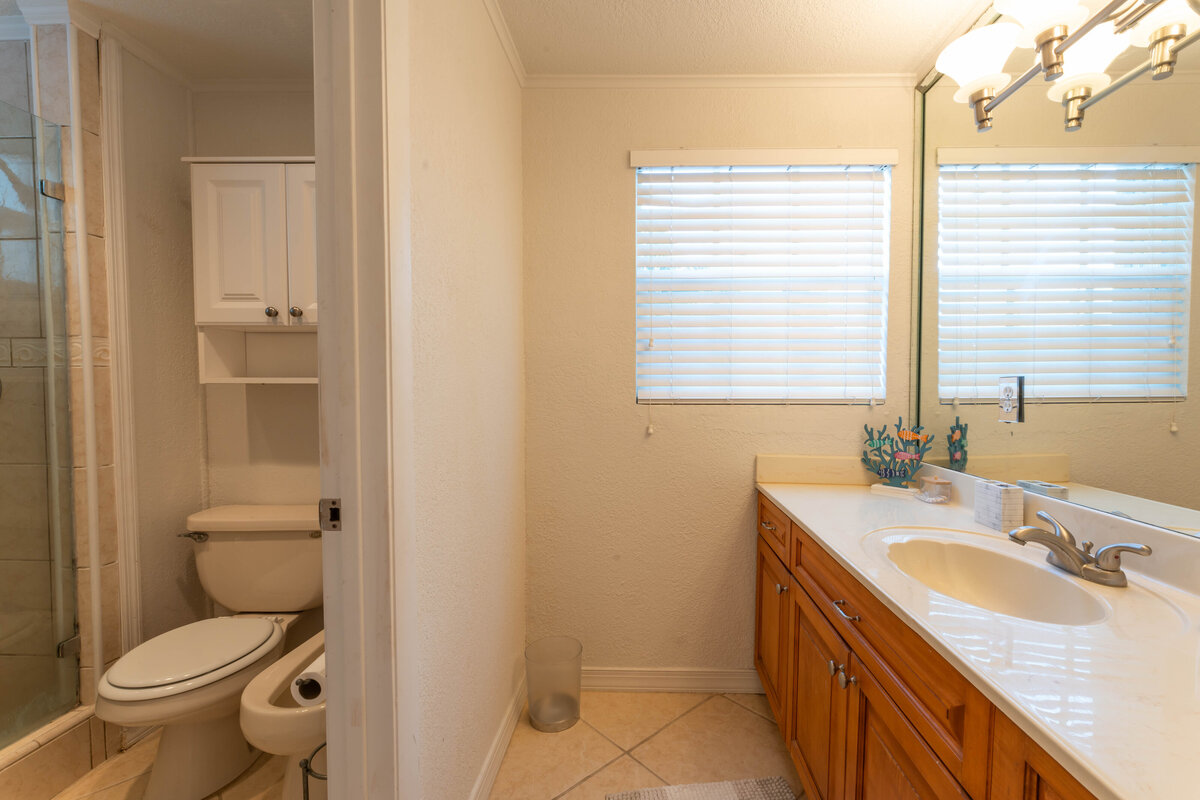 Bathroom 1 (1)