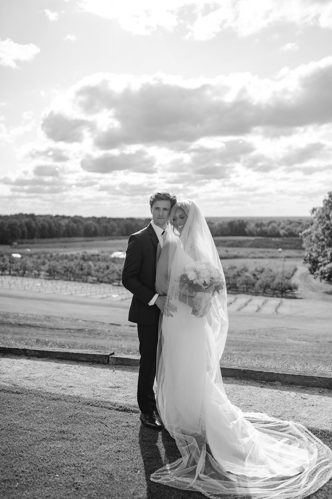 black-and-white-cleveland-wedding-photos
