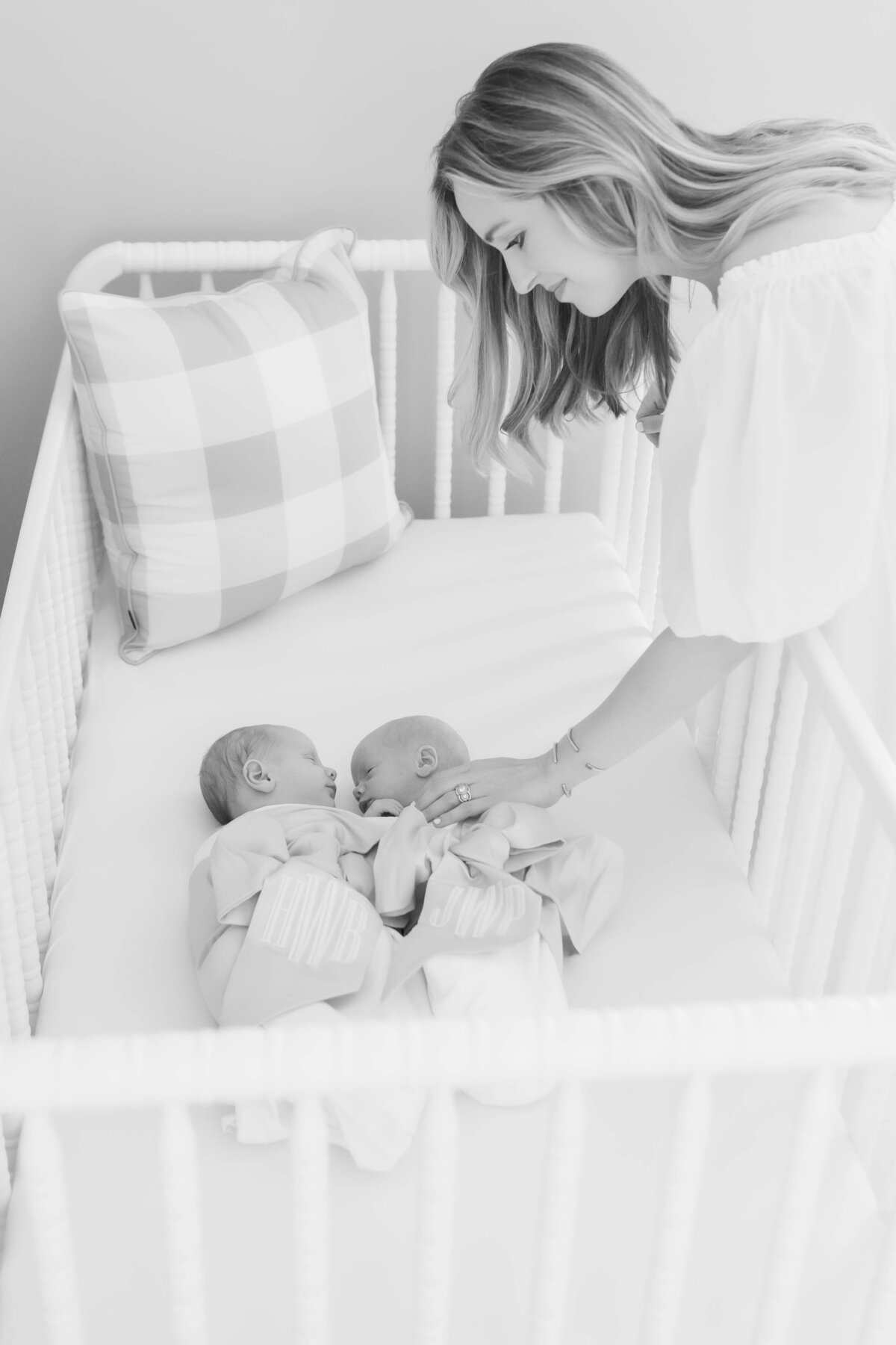MOM WITH TWIN NEWBORN BABIES AT LIFESTYLE NEWBORN SESSION BARDSTOWN KENTUCKY