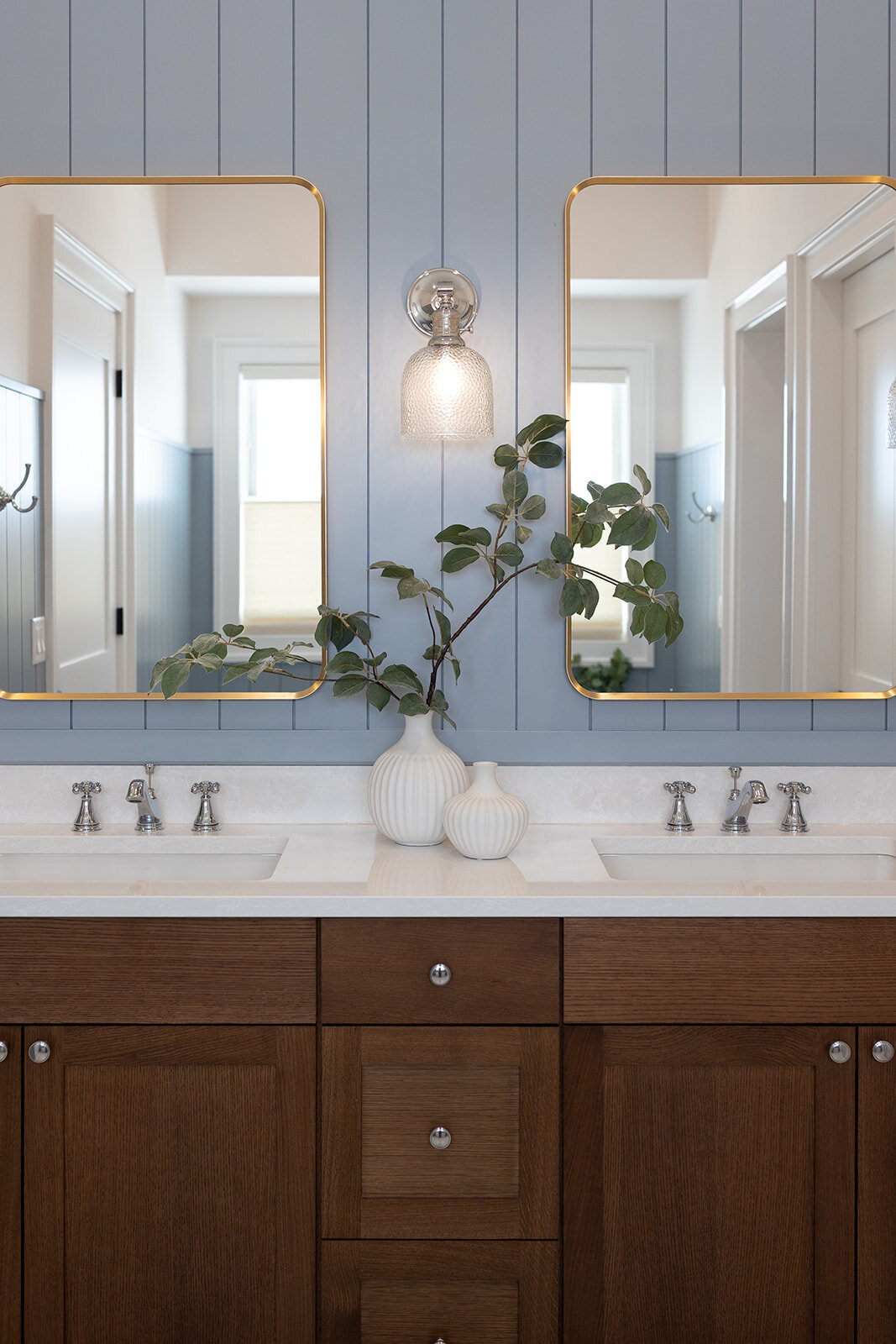 michele rosenboom design cozy colonial guest bathroom 1