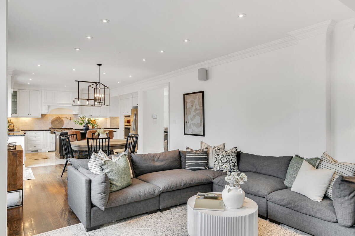 14-web-or-mls-9_003_Family Room