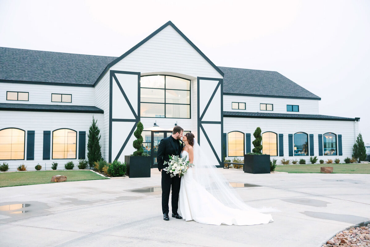 Sydney-and-Carsen-Luxury-wedding-in-Dallas-Texas-Bella-Vista-Wedding-Planning-056