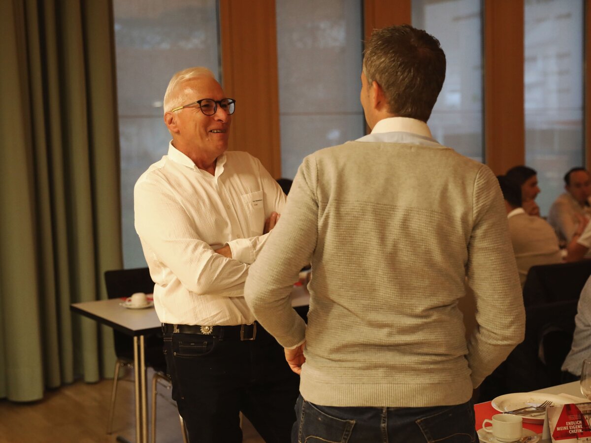 meralunastudio-werbeagentur-schweiz-zuerich-portfolio-jungunternehmerzentrum-flawil-martini-forum-2022 (9)
