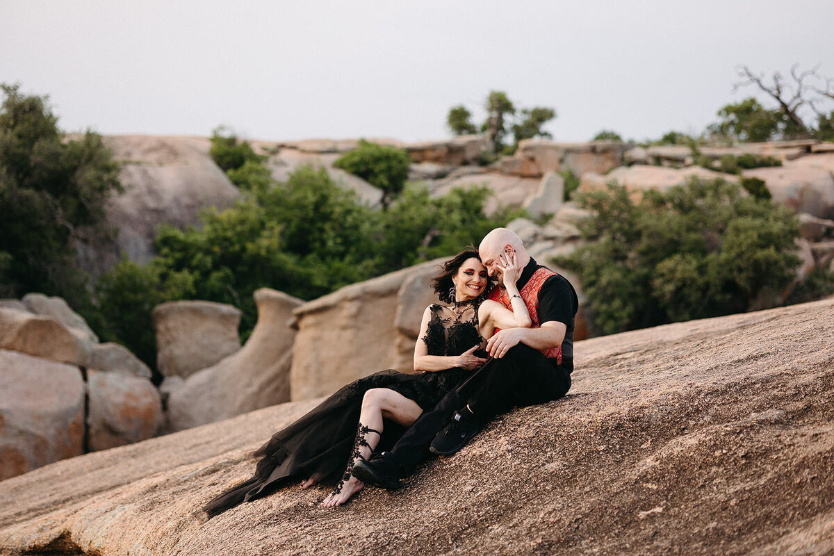 enchanted-rock-engagement-session-leah-thomason-photography-2