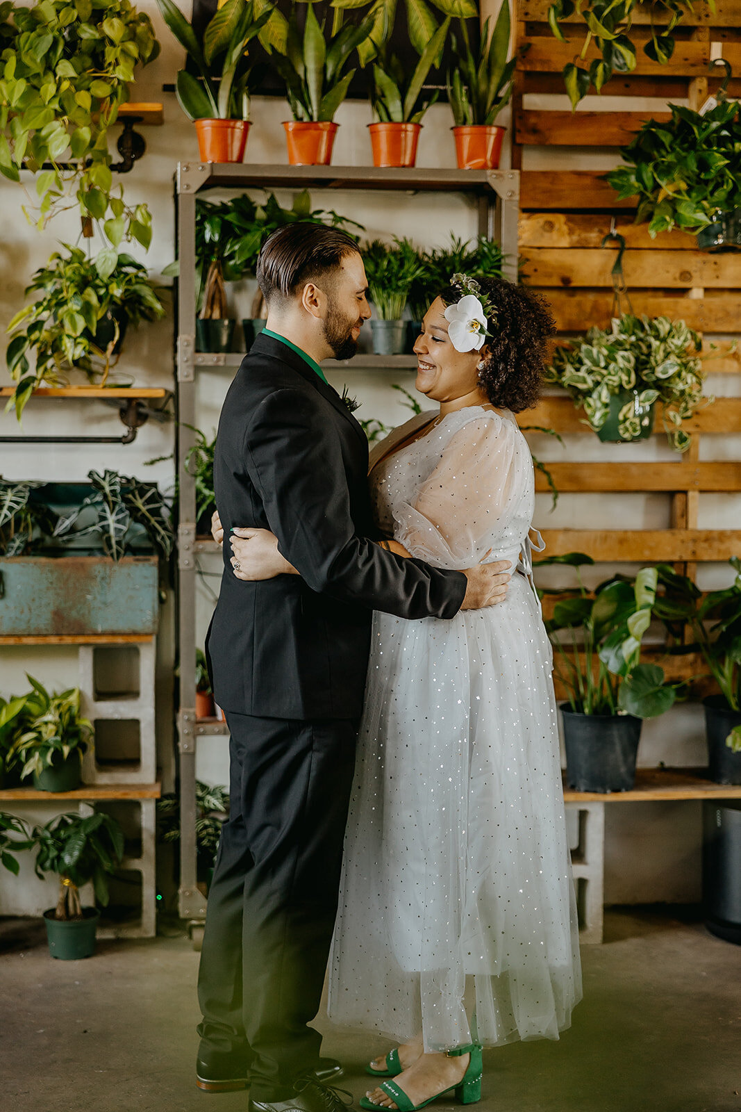 rad-red-creative-wild-roots-unique-elopement-chantilly-chic-celebrations-4