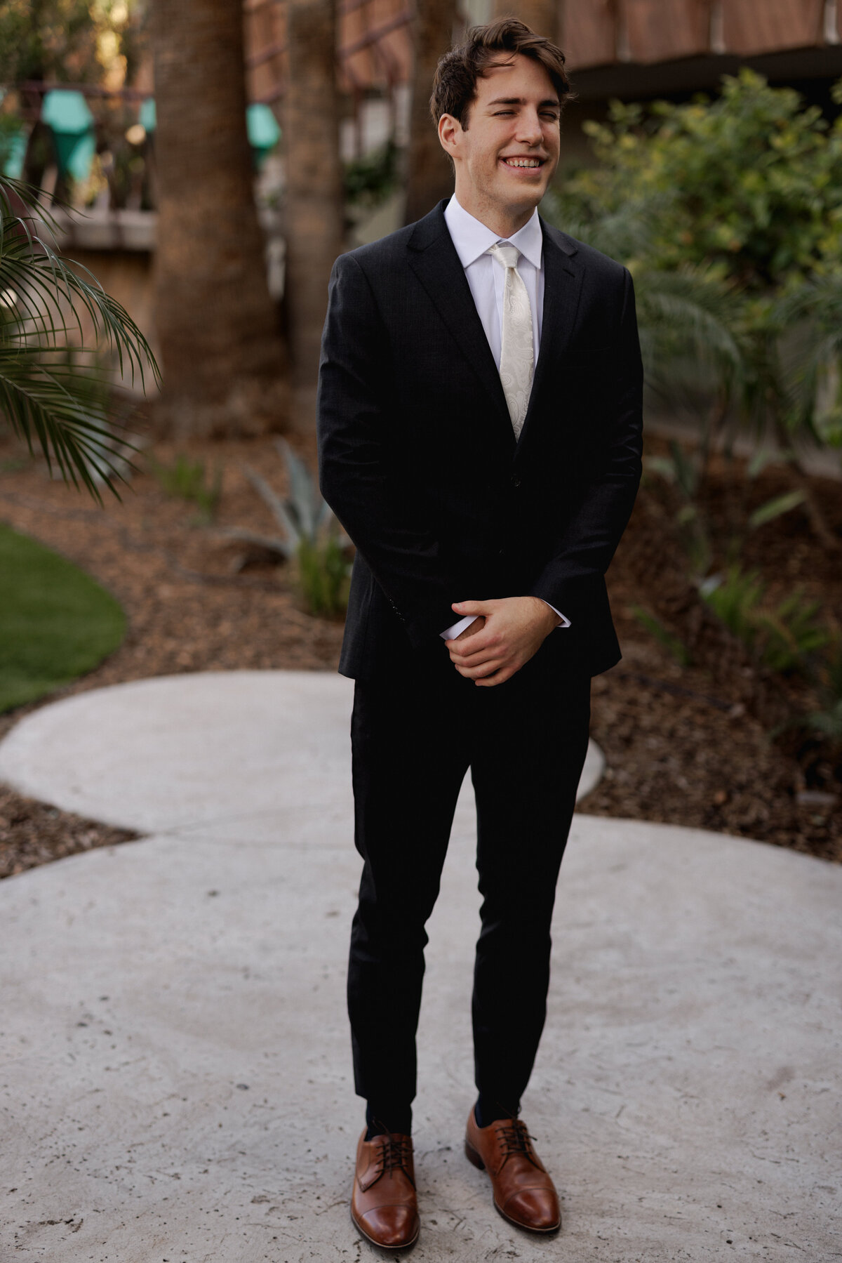 Scottsdale desert wedding venue with bride and groom photographed by Kollar Photography