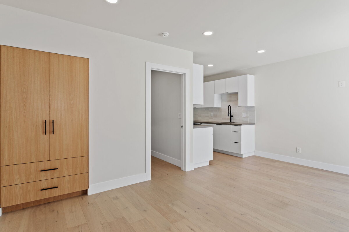 studio-layout-kitchen-entry