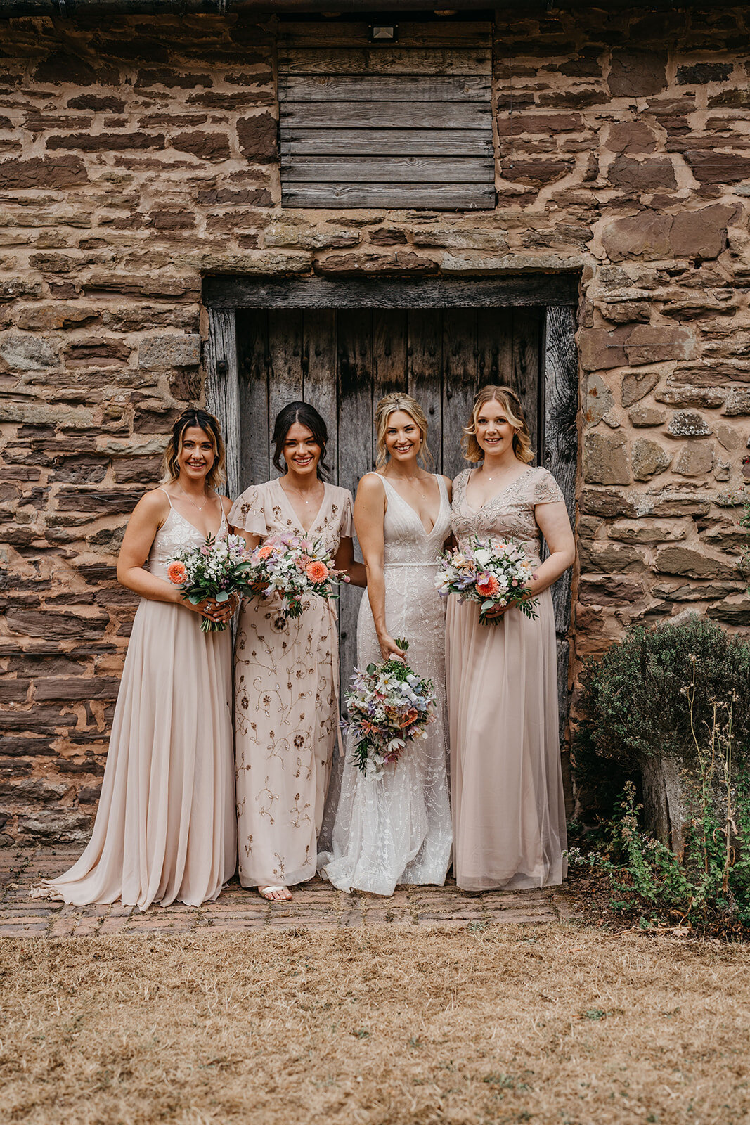ISSY-AND-BELLA-WEDDING-FLORIST-HEREFORDSHIRE-DEWSALL-COURT42