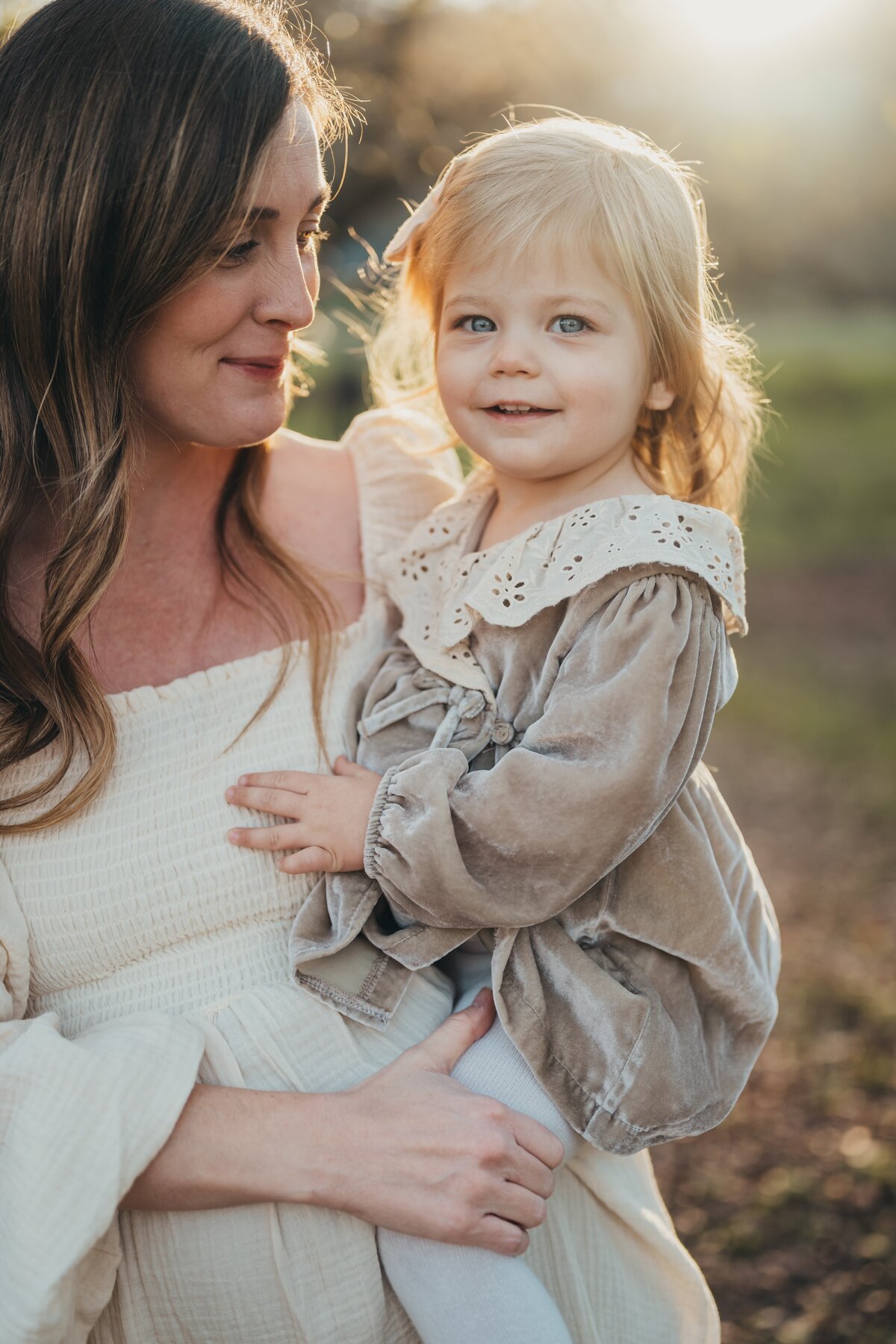 mom-looking-at-daughter