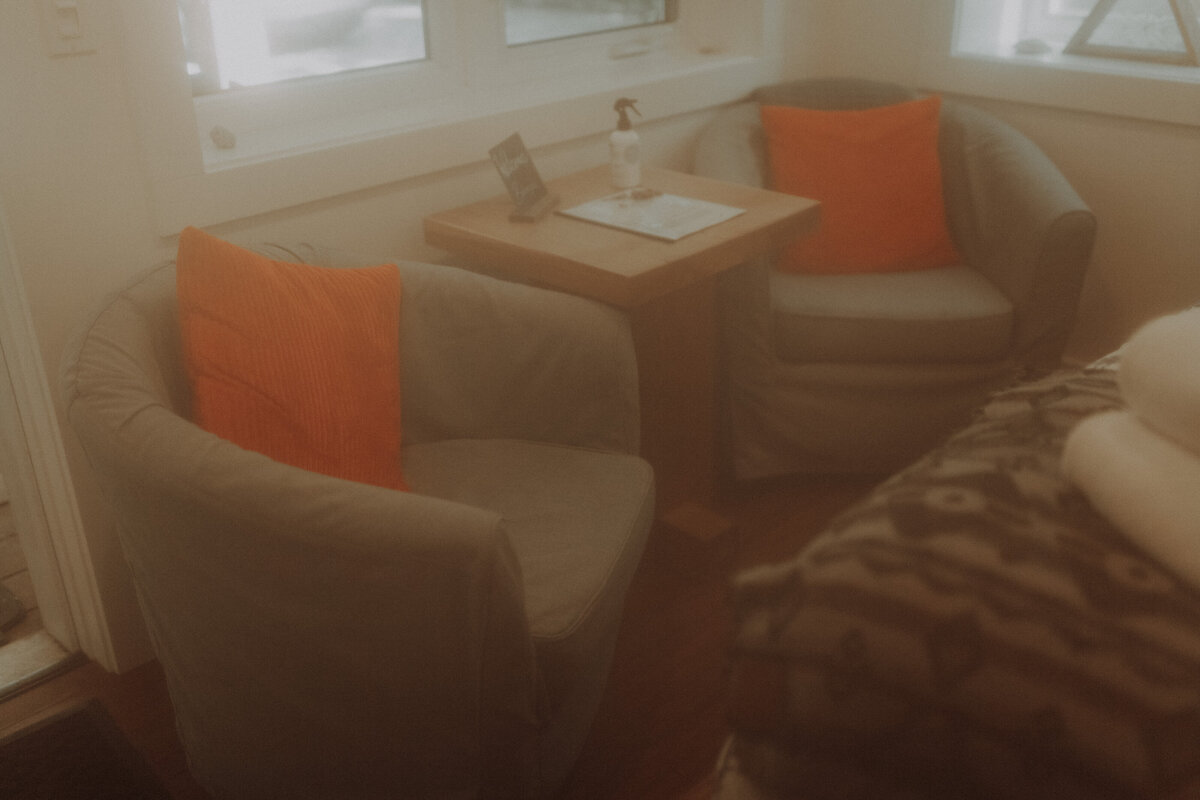 Sleepy Bear Guest House Airbnb Photography Session Ucluelet British Columbia 45598
