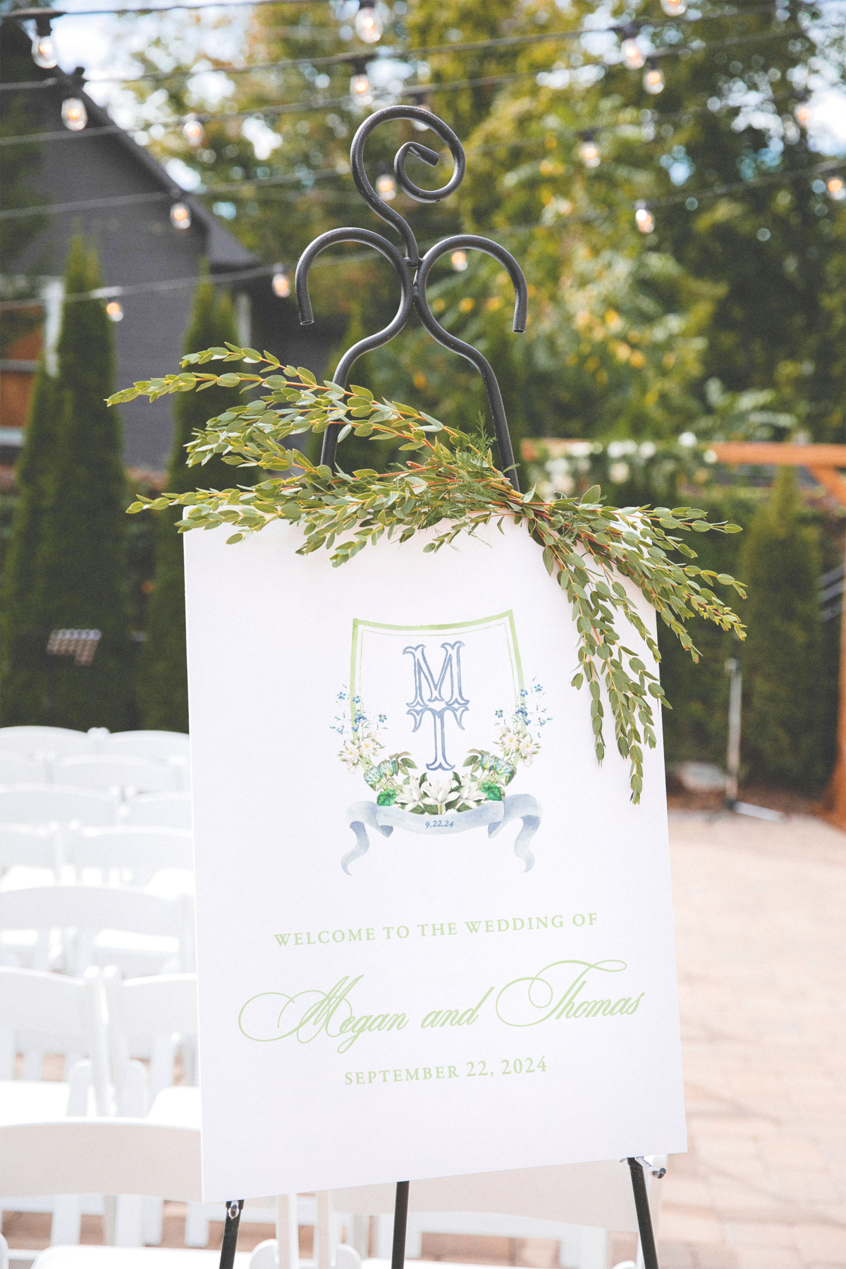 BlueandGreenWeddingCrest_WelcomeSign