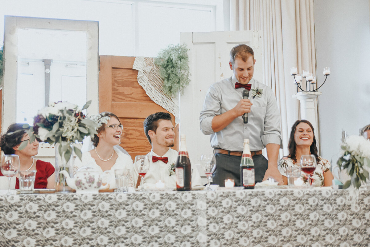wedding speeches and cake | Iowa wedding photographer | Iowa Photographer | Playlife | Cedar Rapids | Iowa City | Kalona | Alaynna Ann Schwartz-49