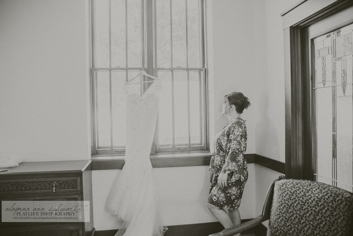 Find an Iowa Engagement Photographer- Elegant, Rustic, and full of Romance