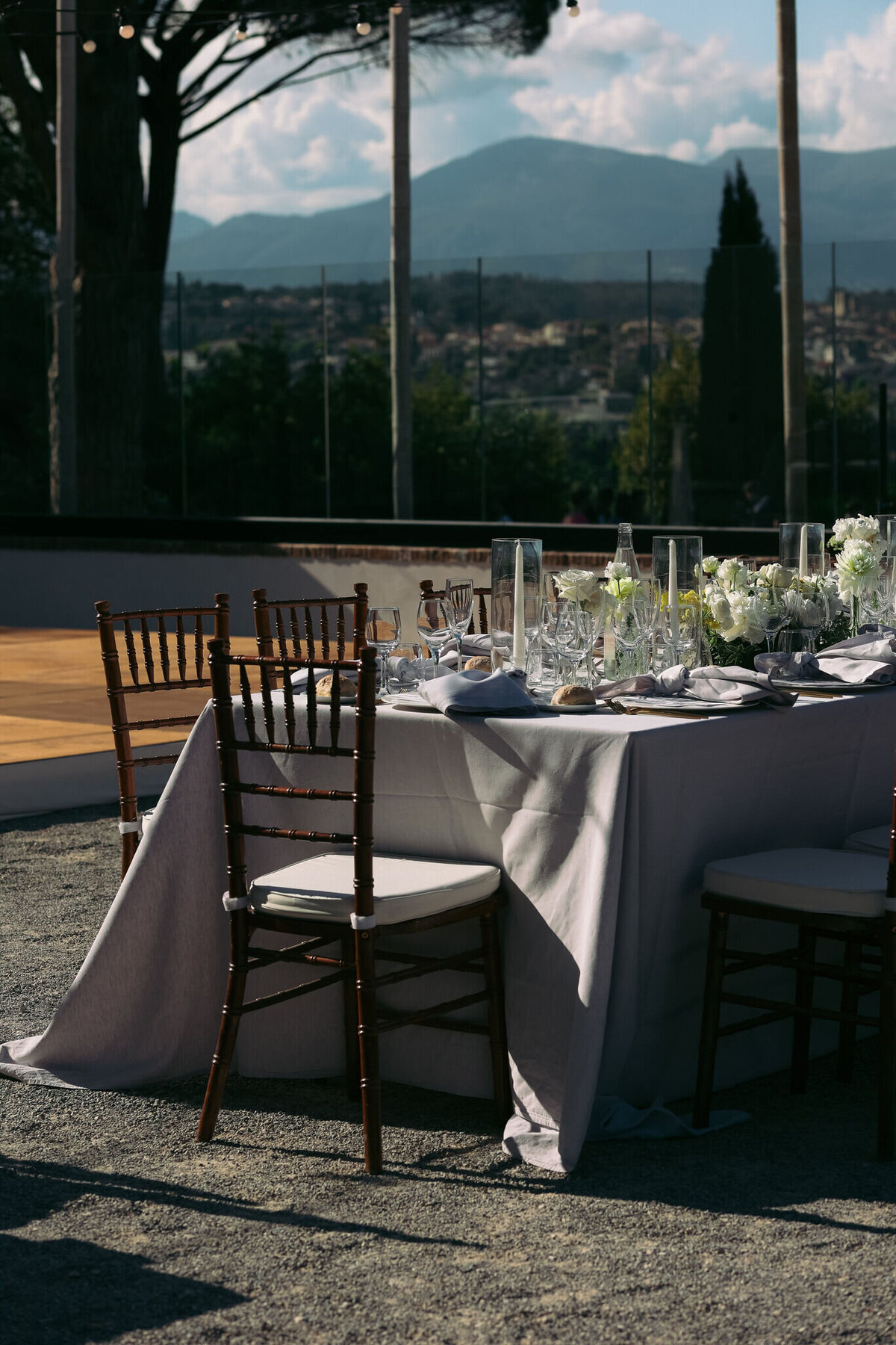 table-de-reception-de-mariage-extérieur