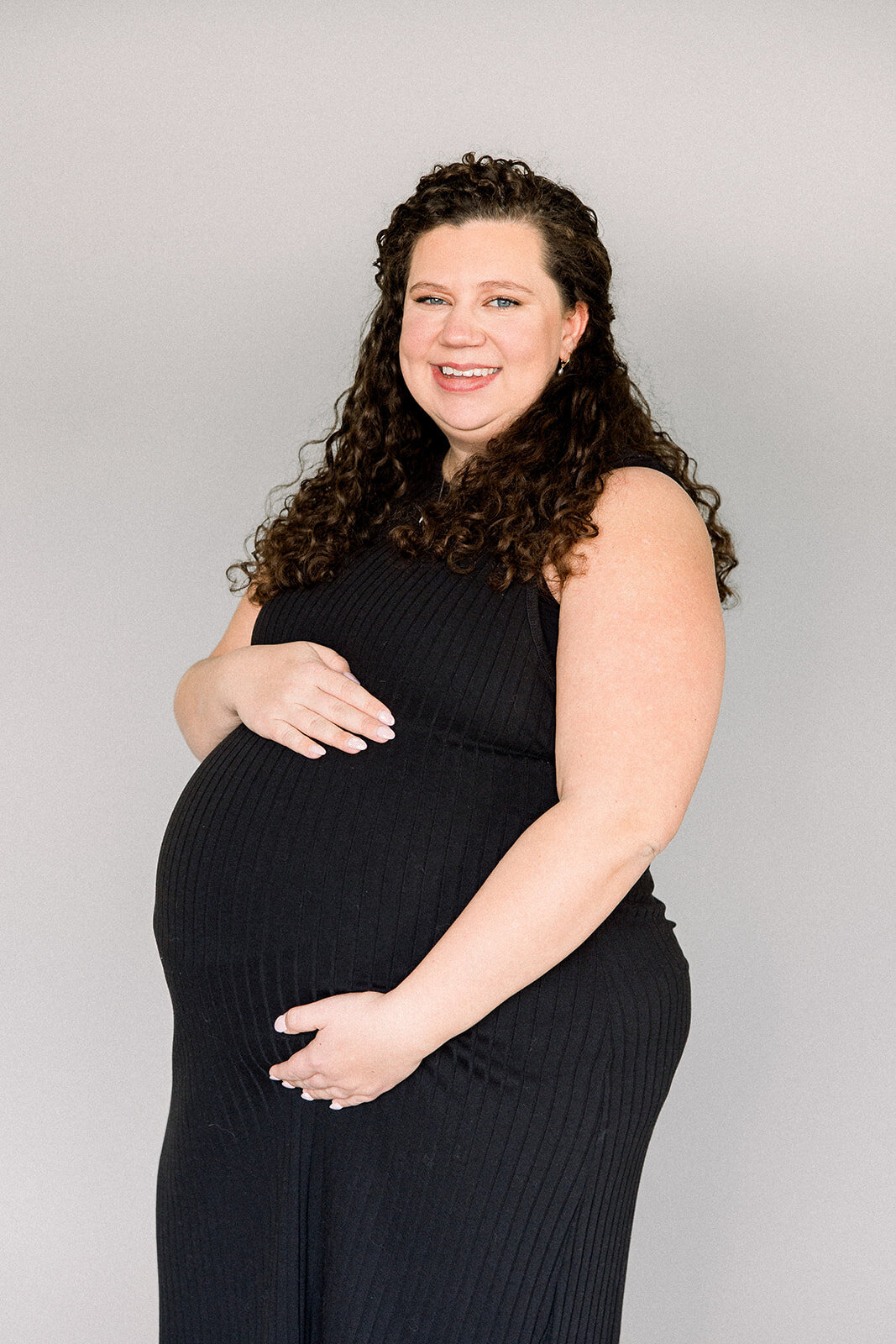 2024 Maternity - Sadie_Alexis Fox Photography +  Winter + Maternity + Studio Session + Muncie + Indiana  (3 of 19)