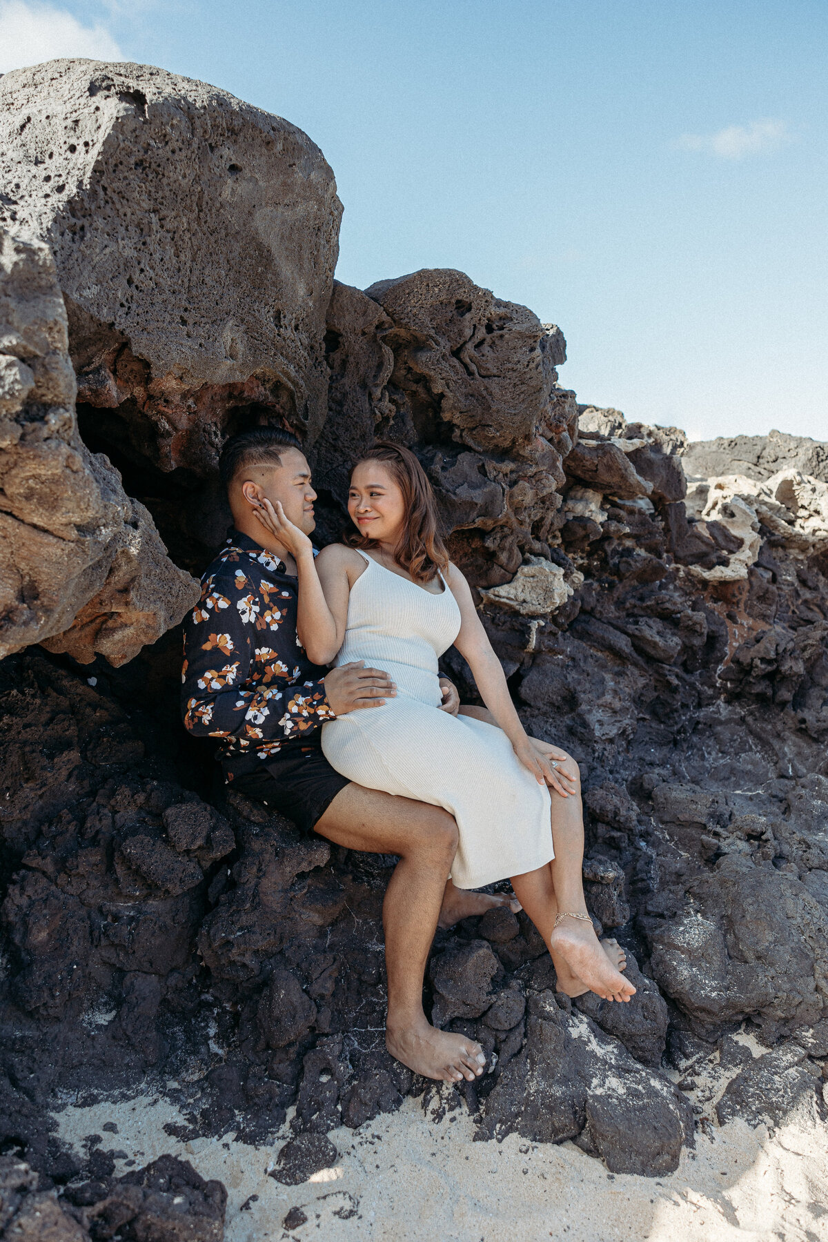makapuu-beach-couple-portraits-8