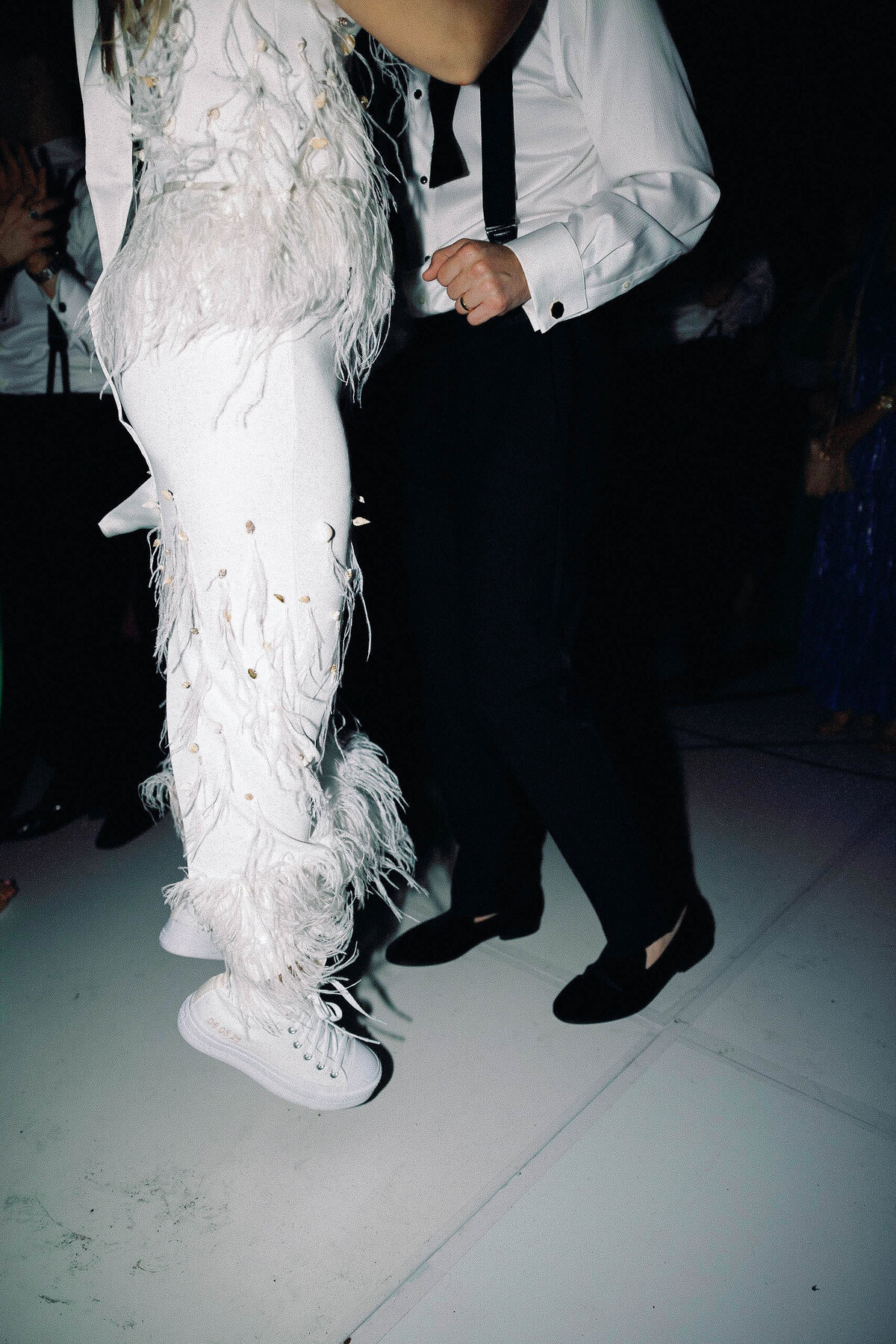 168_wedding-reception-dancing