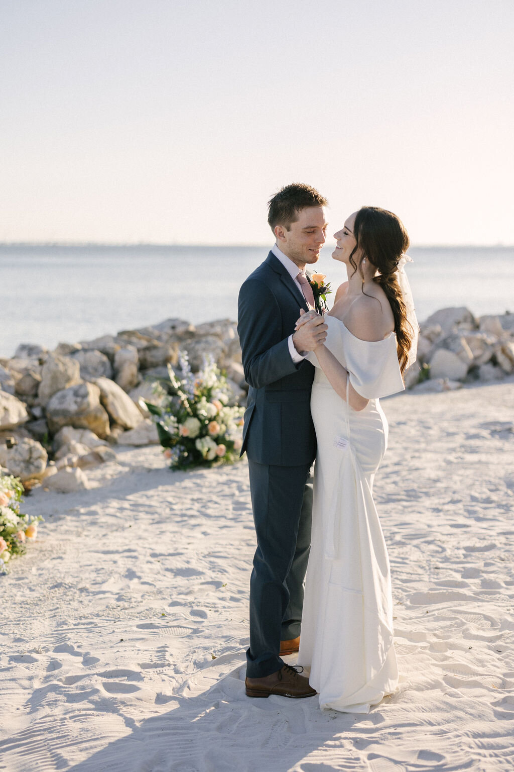 emily-plank-photo-the-current-hotel-elope-in-florida-chantilly-chic-celebrations-10