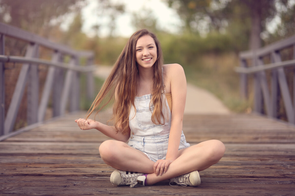 Broomfield-Boulder-Colorado-High-School-Senior-Portraits-Photography-Photographer-Yvonne-Min-Sunset-Nature-Flatirons-Mall-Girls-Natual-Light-Outside-Frank-Varra-Park-Horizon-Legacy-1028