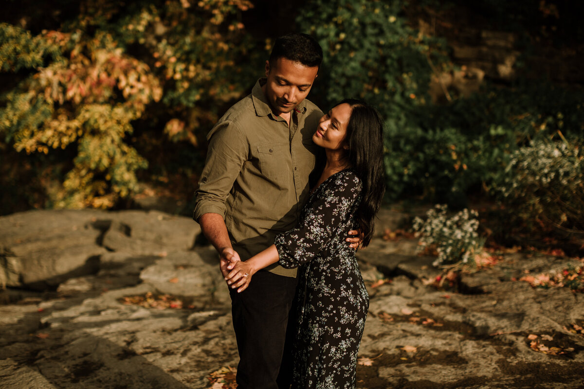 mel-hammad-fall-engagement-niagara-balls-falls-8