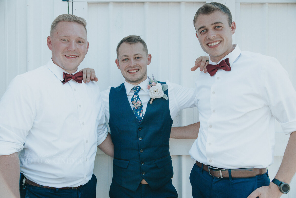 bridal party _ alaynna ann schwartz _ harpors vinyard _ iowa photographer _ playlife photography_0019