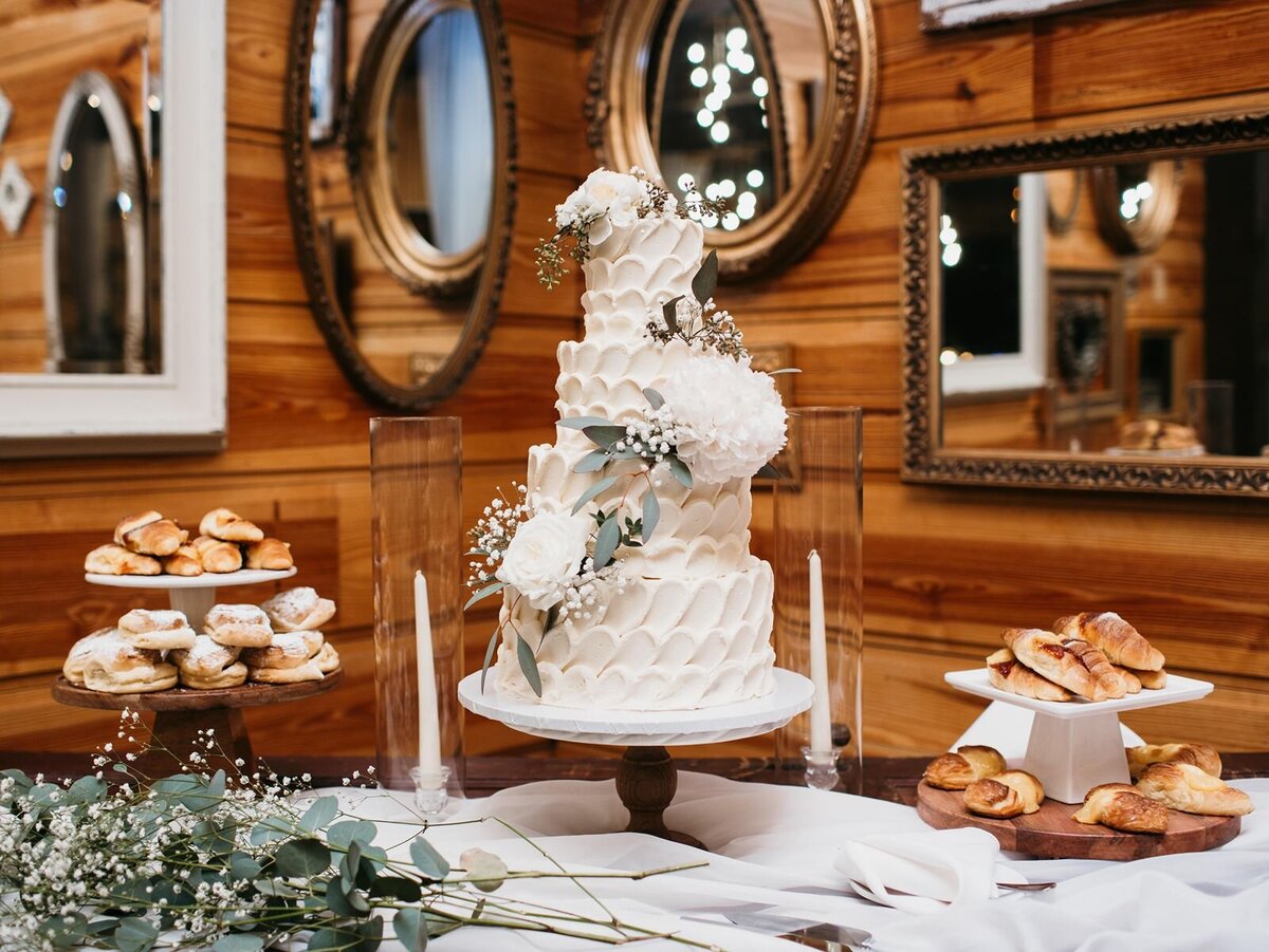 White wedding cake with white flowers and greenery at Club Lake Plantation in Apopka, Fl