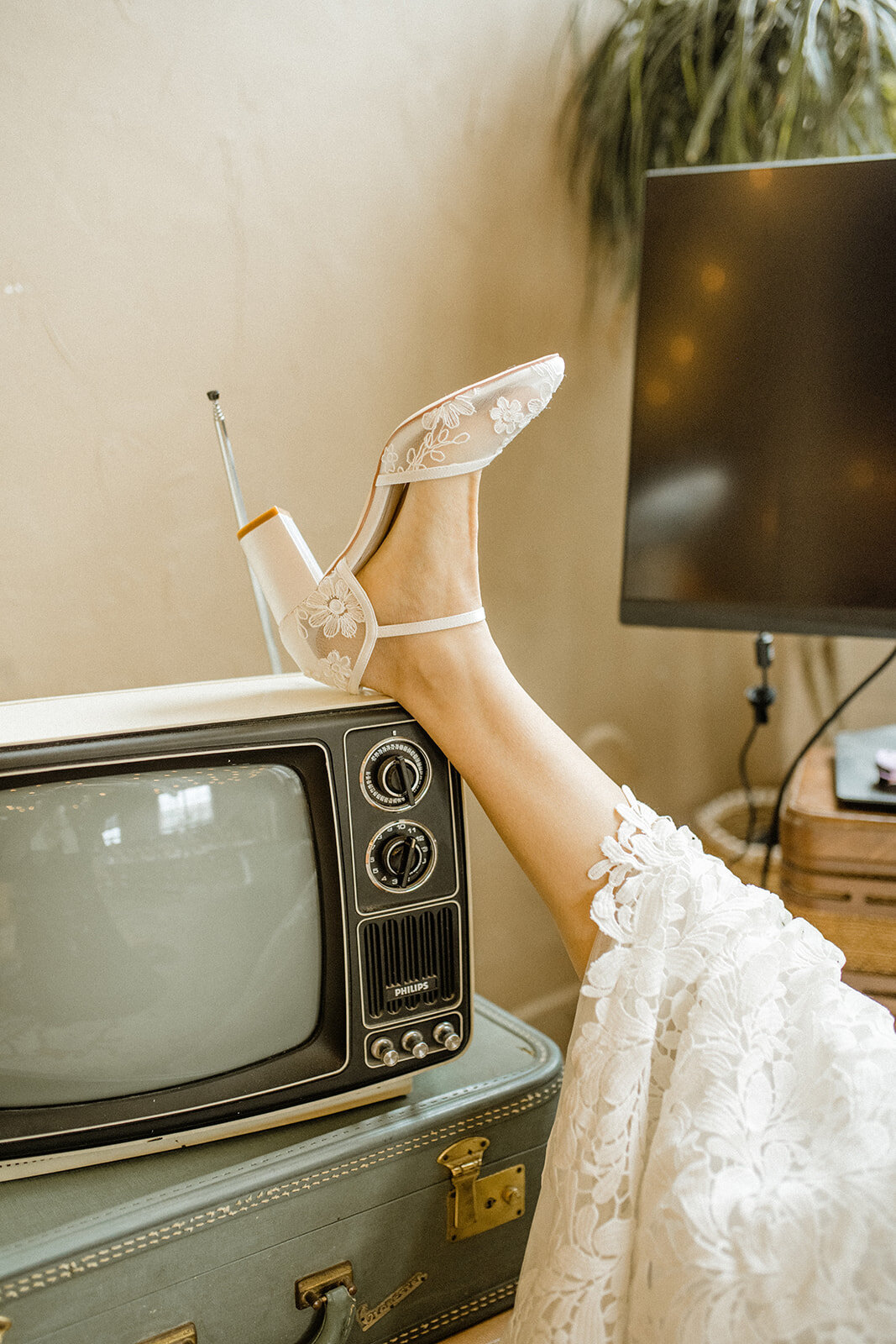 downtown-toronto-junto-studio-nontraditional-cool-modern-wedding-whim-and-willow-photo791