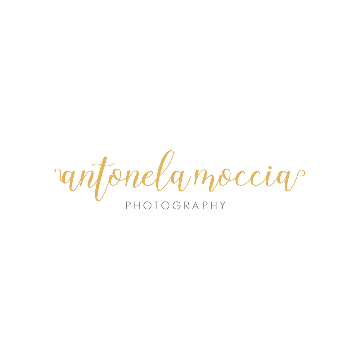 Portrait and lifestyle photographer with a fresh yet timeless style,focused on capturing genuine moments of joy and love in the form of vibrant and light-filled images under the Mallorcan sun.
