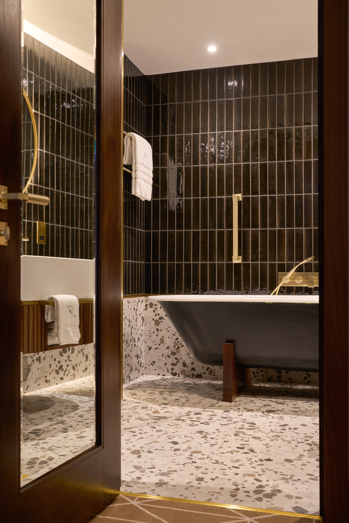 Waterstone - Fitzwilliam Hotel - Dublin - Luxury Boutique Hotel - 5th Floor Suite Bathroom 1 Full Res