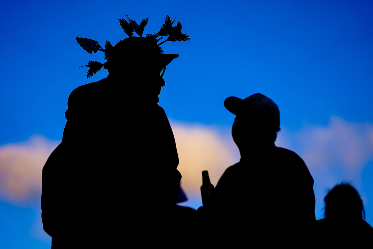 kansas-city-sports-photography-chiefs-0041-silhouette-fans-blue-sky