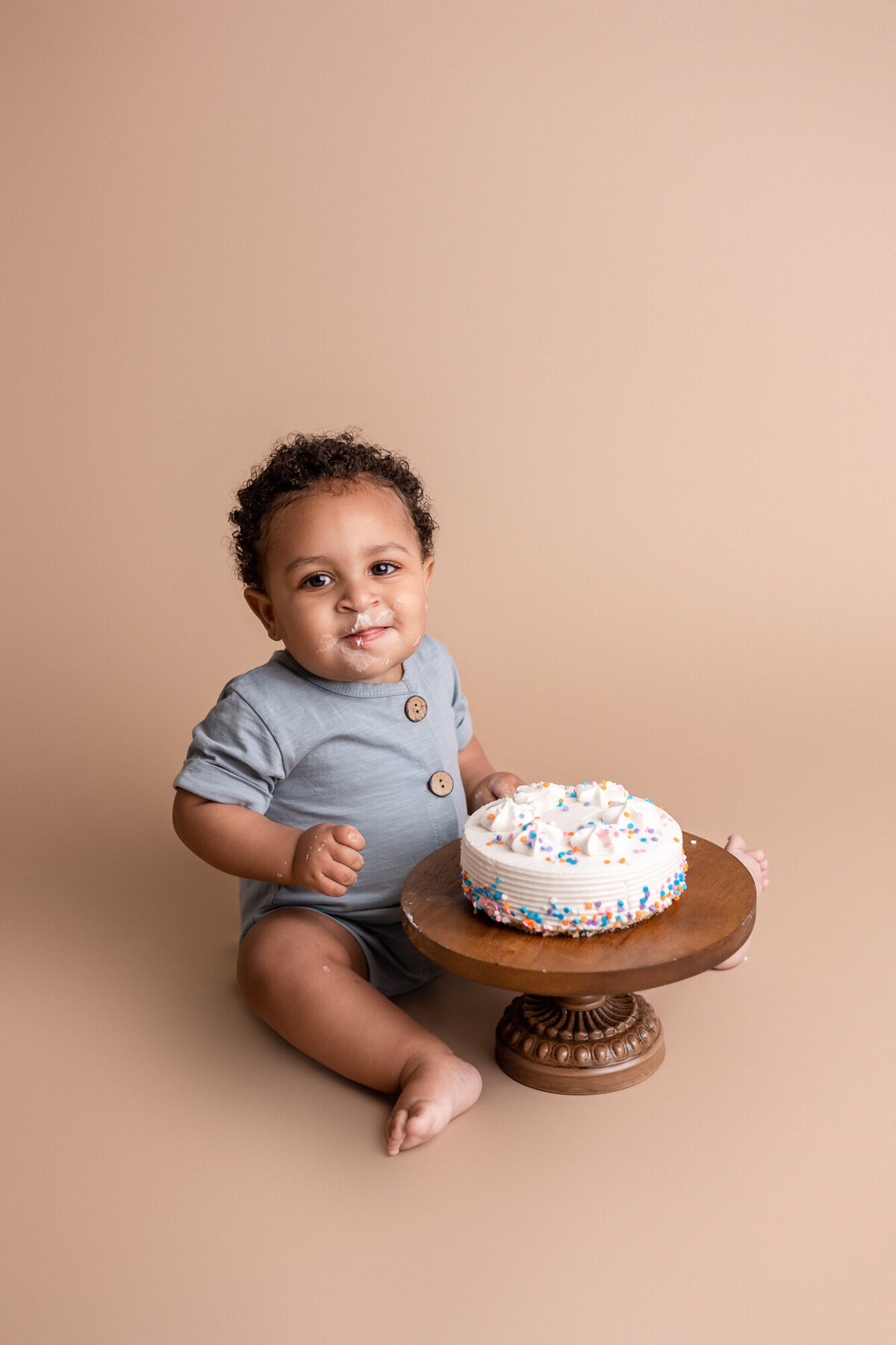 Baby-boy-in-home-cake-smash-photography-session-Frankfort-KY-photographer-2