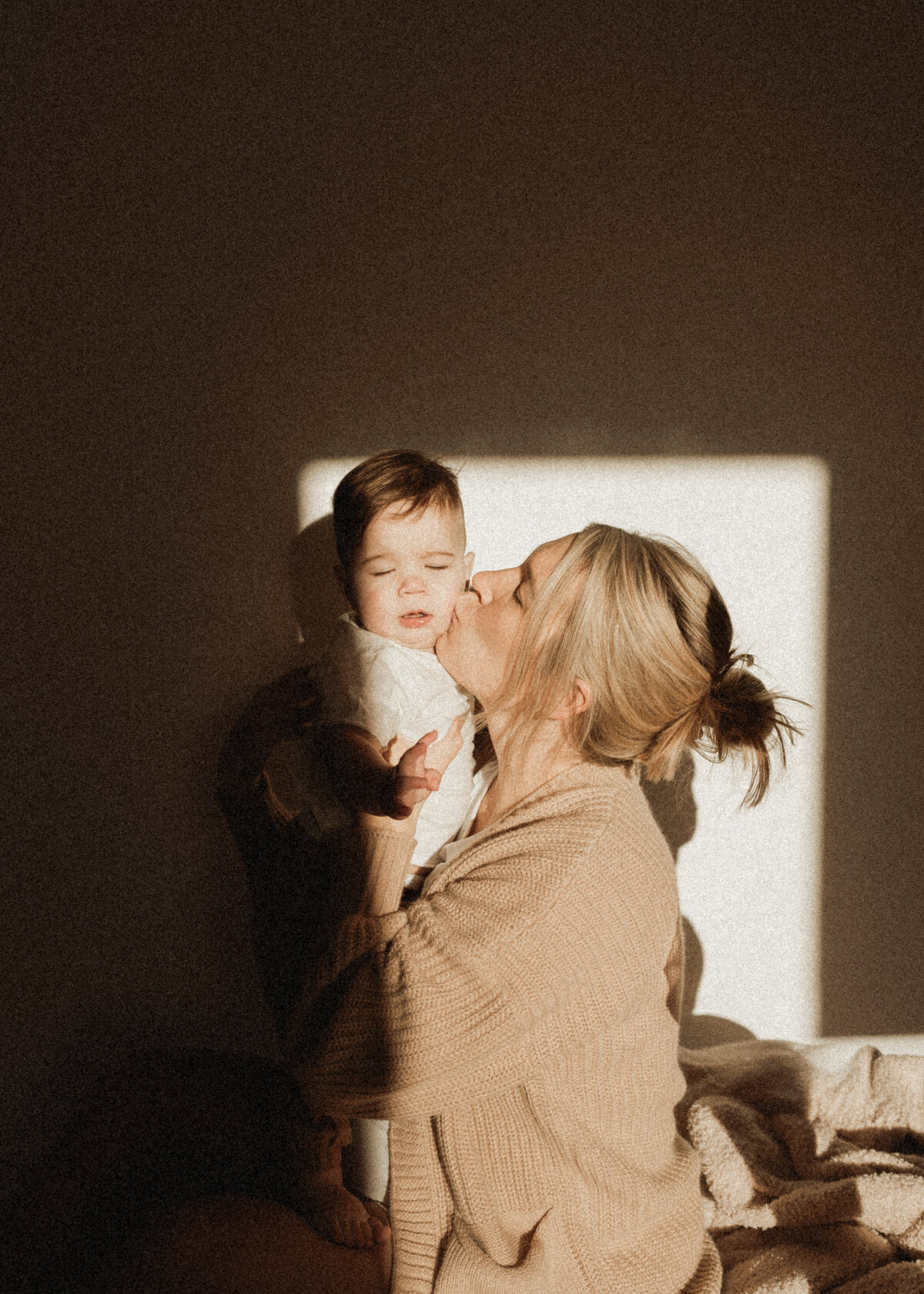 cincinnati-newborn-photographer-mom16