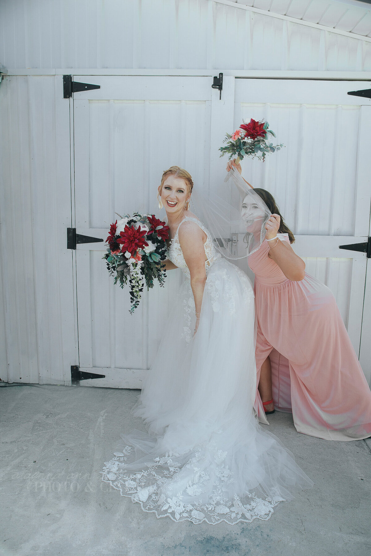 bridal party _ alaynna ann schwartz _ harpors vinyard _ iowa photographer _ playlife photography_0034