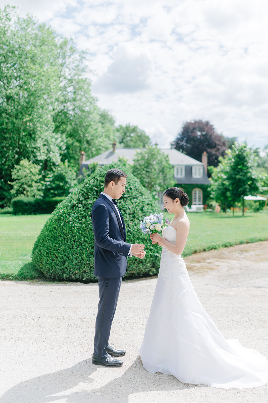 MorganeBallPhotography-Wedding-ZoeEdward-04-ChateauChamplatreux-FirstLook-35-0868