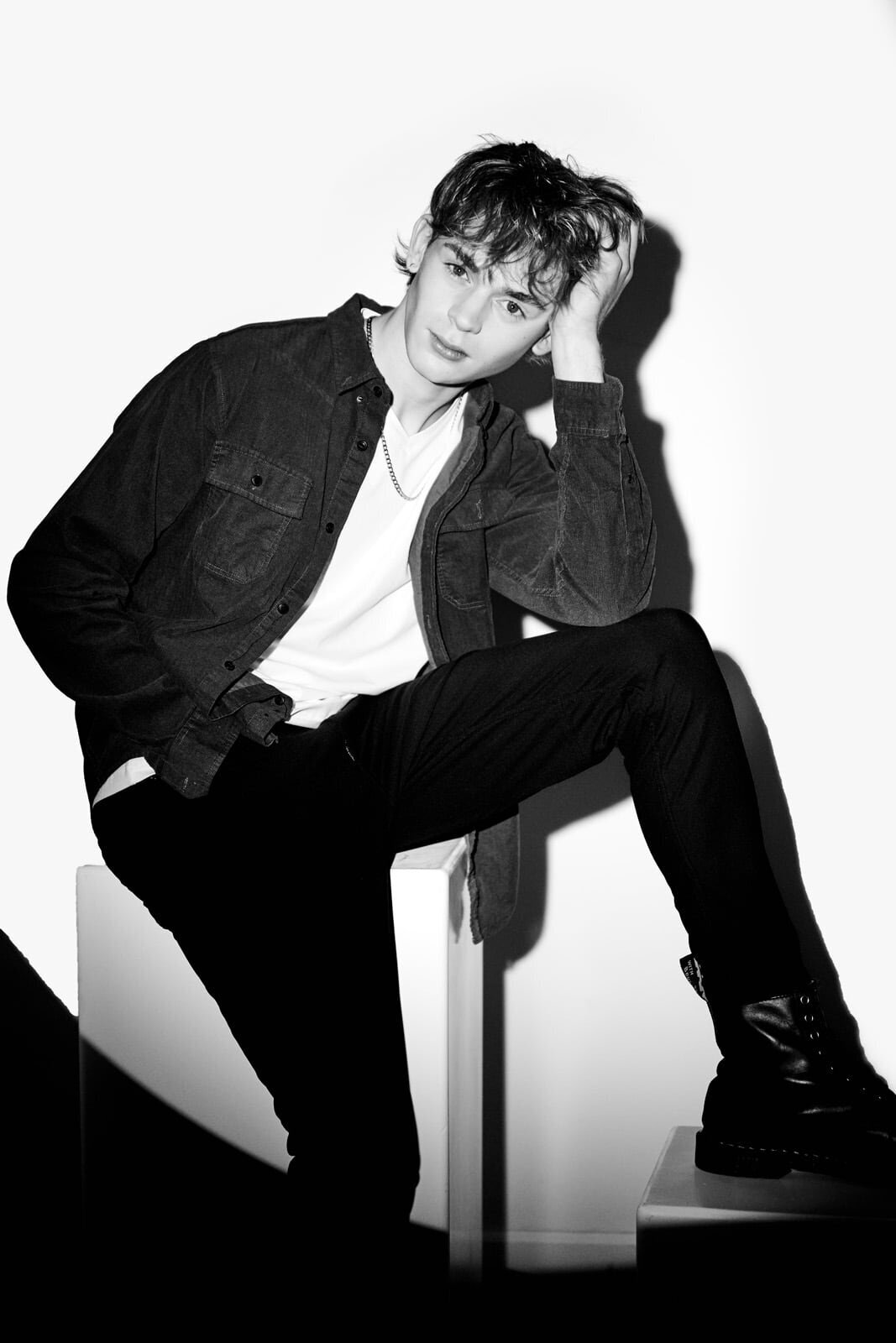 Stylish Senior Picture Photographer Portrait in Black and White-54