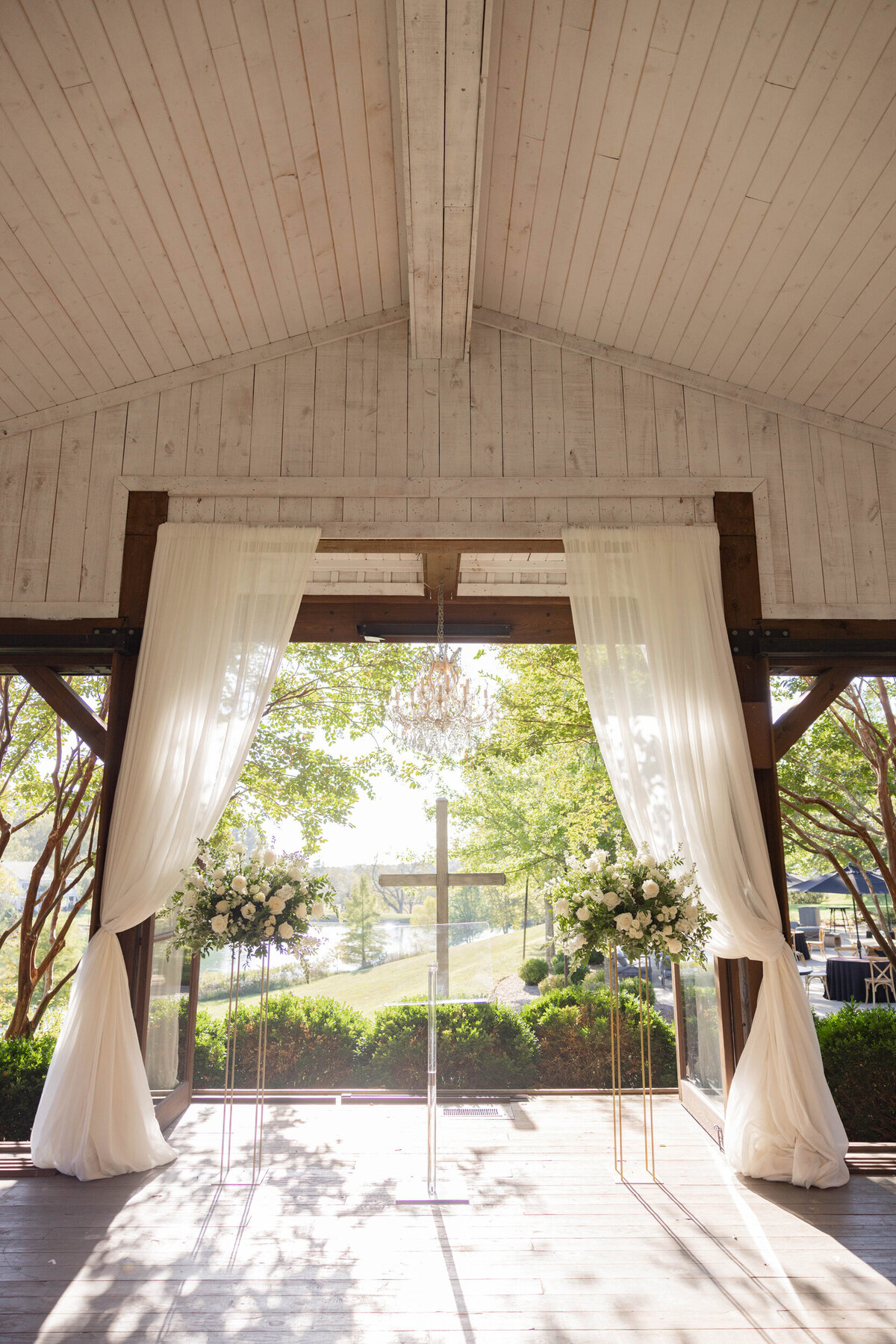 white-wedding-florals-23