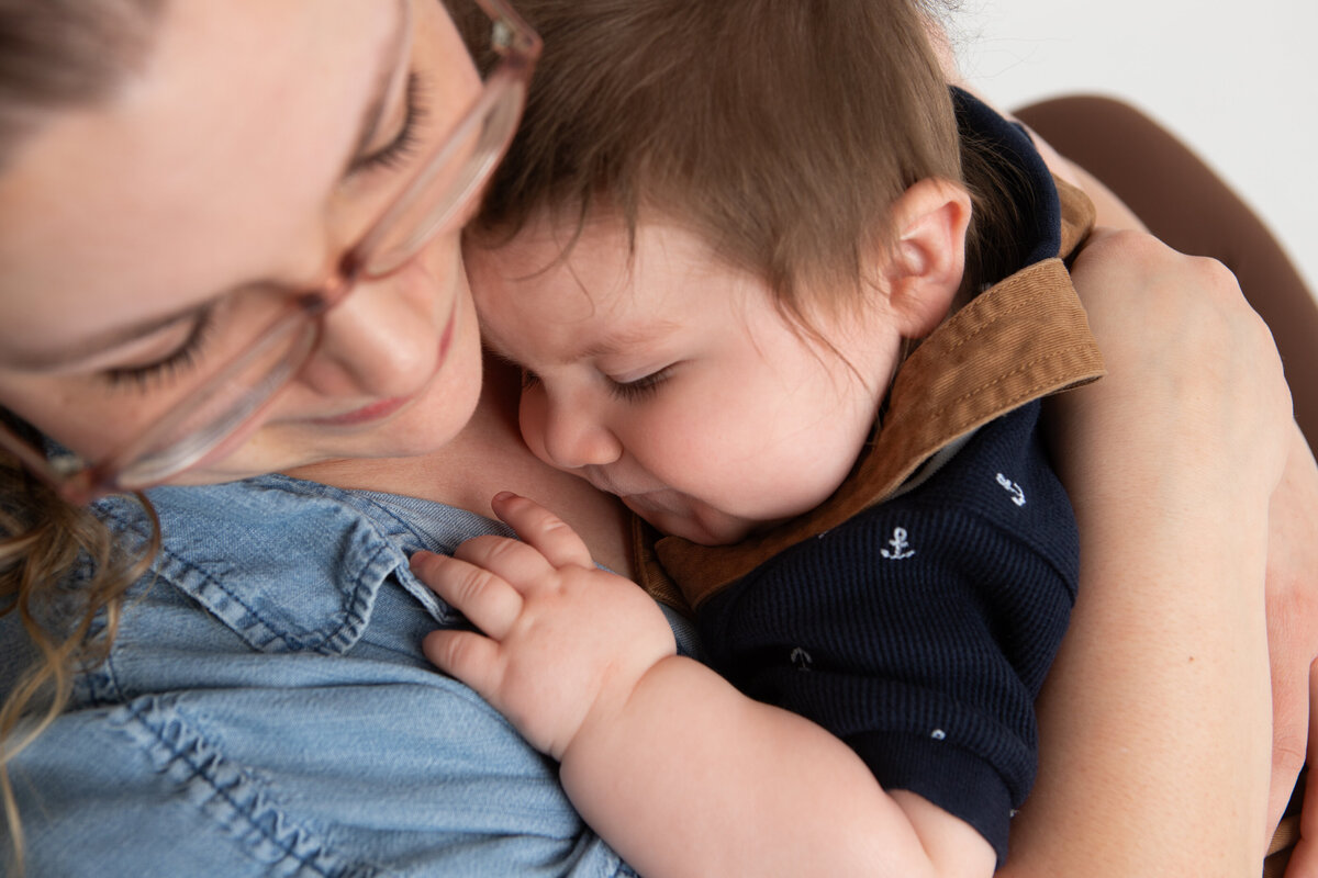minimalist mommy and me session