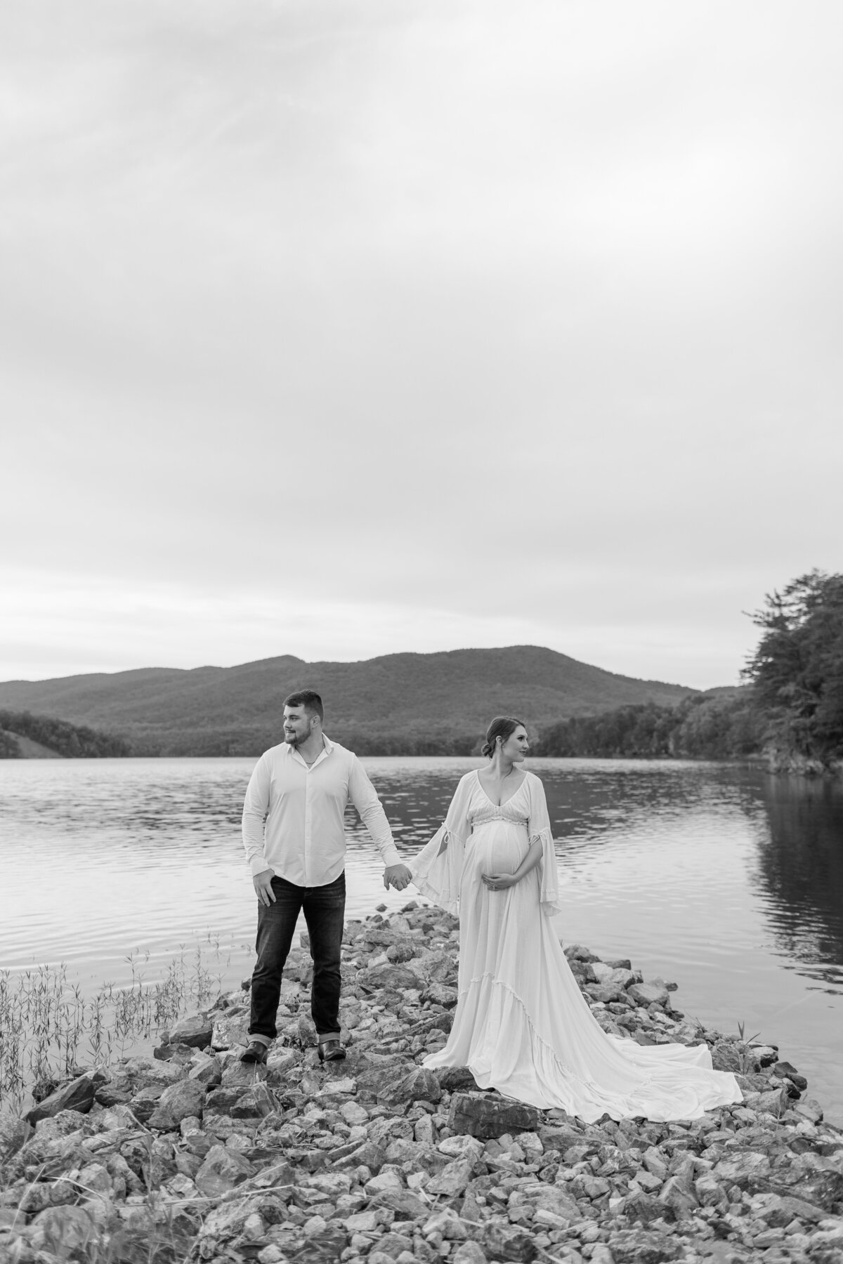 Documentary-Maternity-Session-at-Carvins-Cove-RJ-35