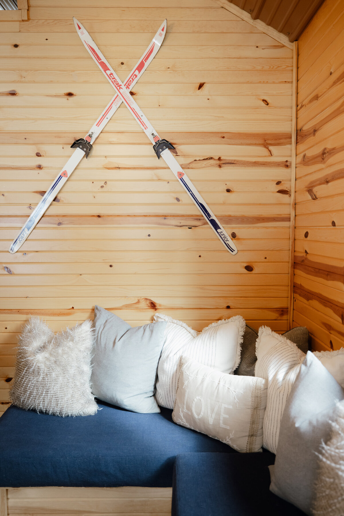 Bear-Ridge-Destination-cozy-cabin-rosie-photo-video-133