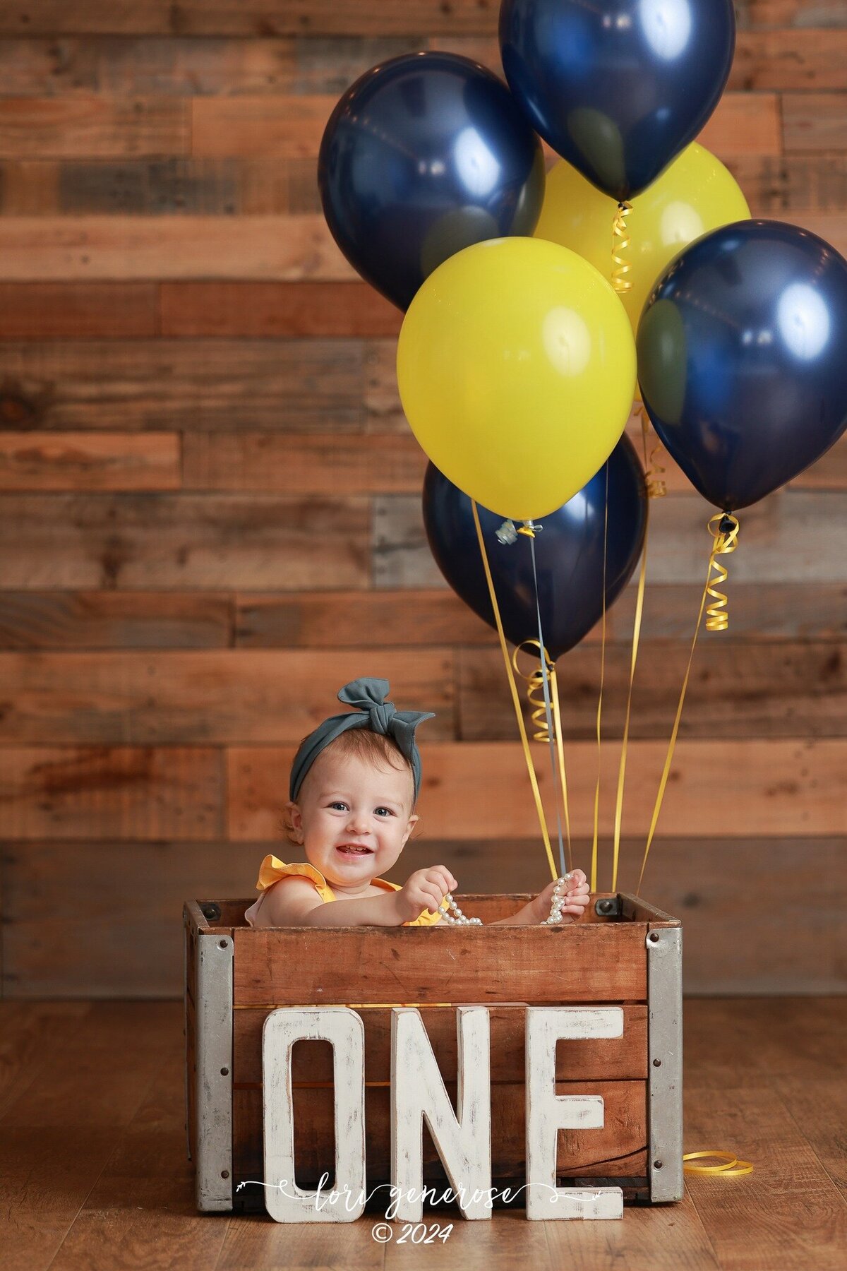lehigh-valley-photographer-lori-generose-lg-photography-first-birthday-cake-smash-girl-coplay-pa
