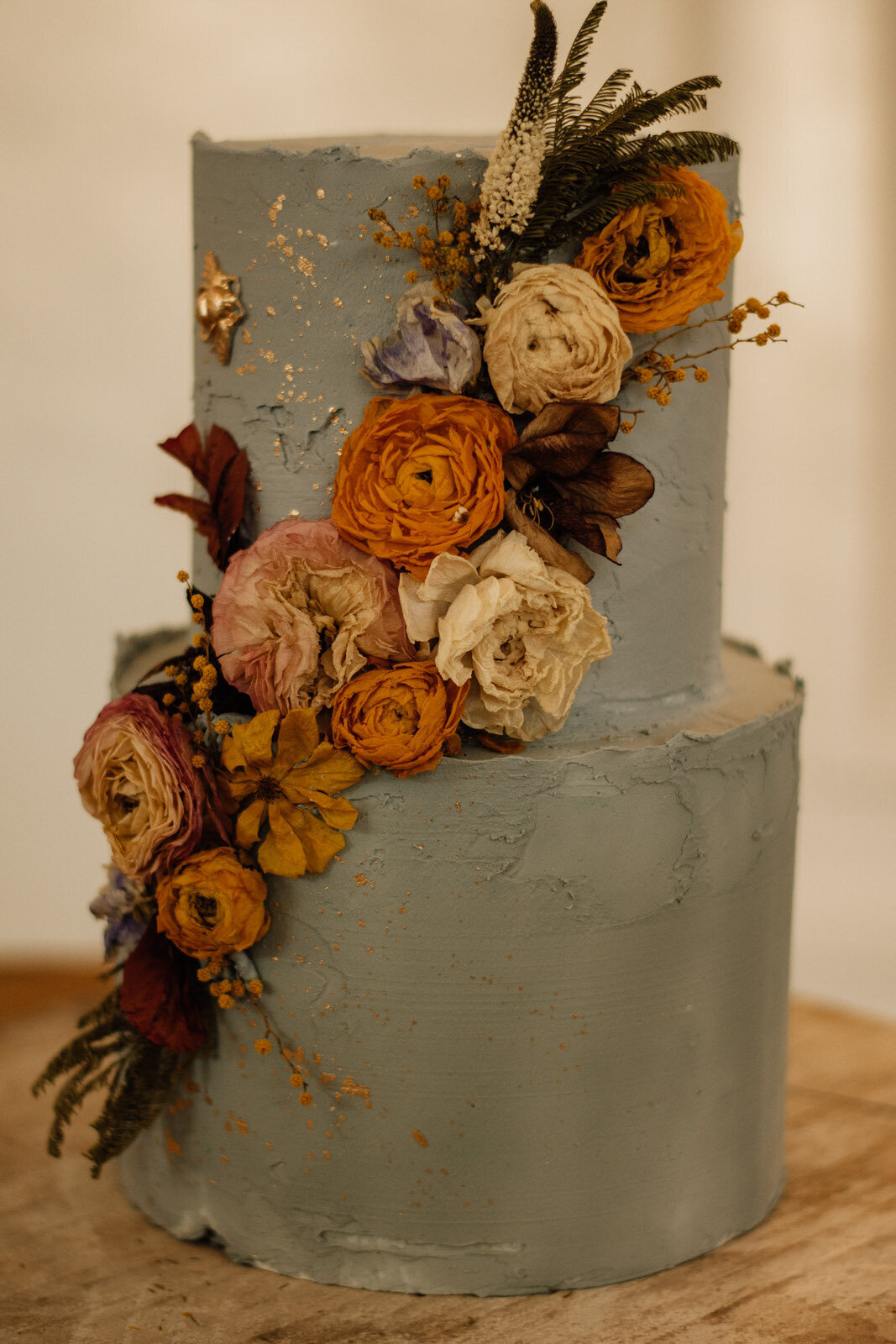 wedding-cake-with-orange-flowers
