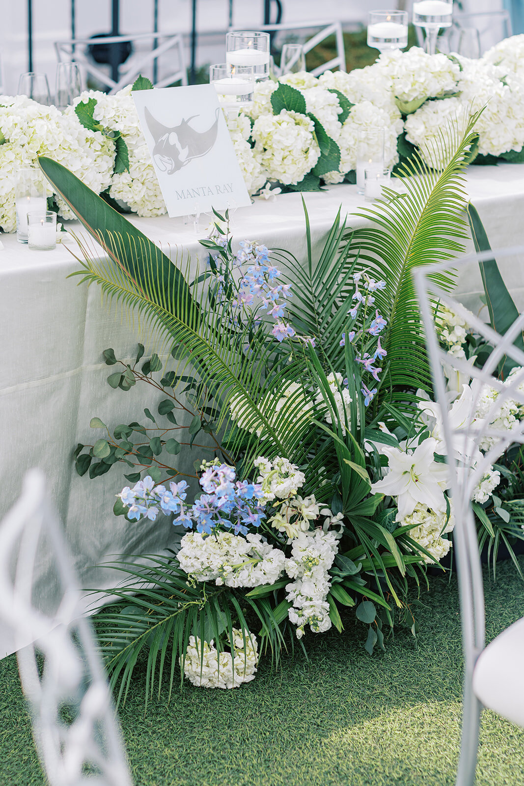 Luxurious-White-Admirals-House-Wedding-Flora-Nova-Design-Seattle-00021