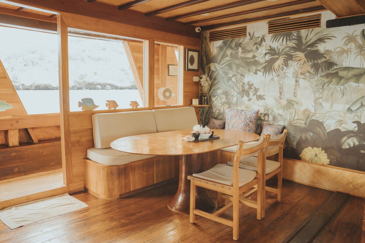 Magia II Luxury Yacht Charter Komodo Living Area Indoor 0001